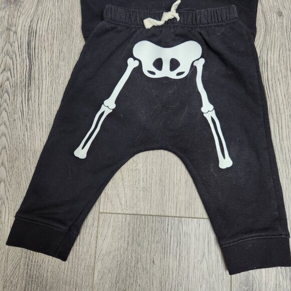 Old Navy Baby Skeleton Black 2 Piece Hoodie Sweatsuit Size 6-12 M - Picture 4 of 7